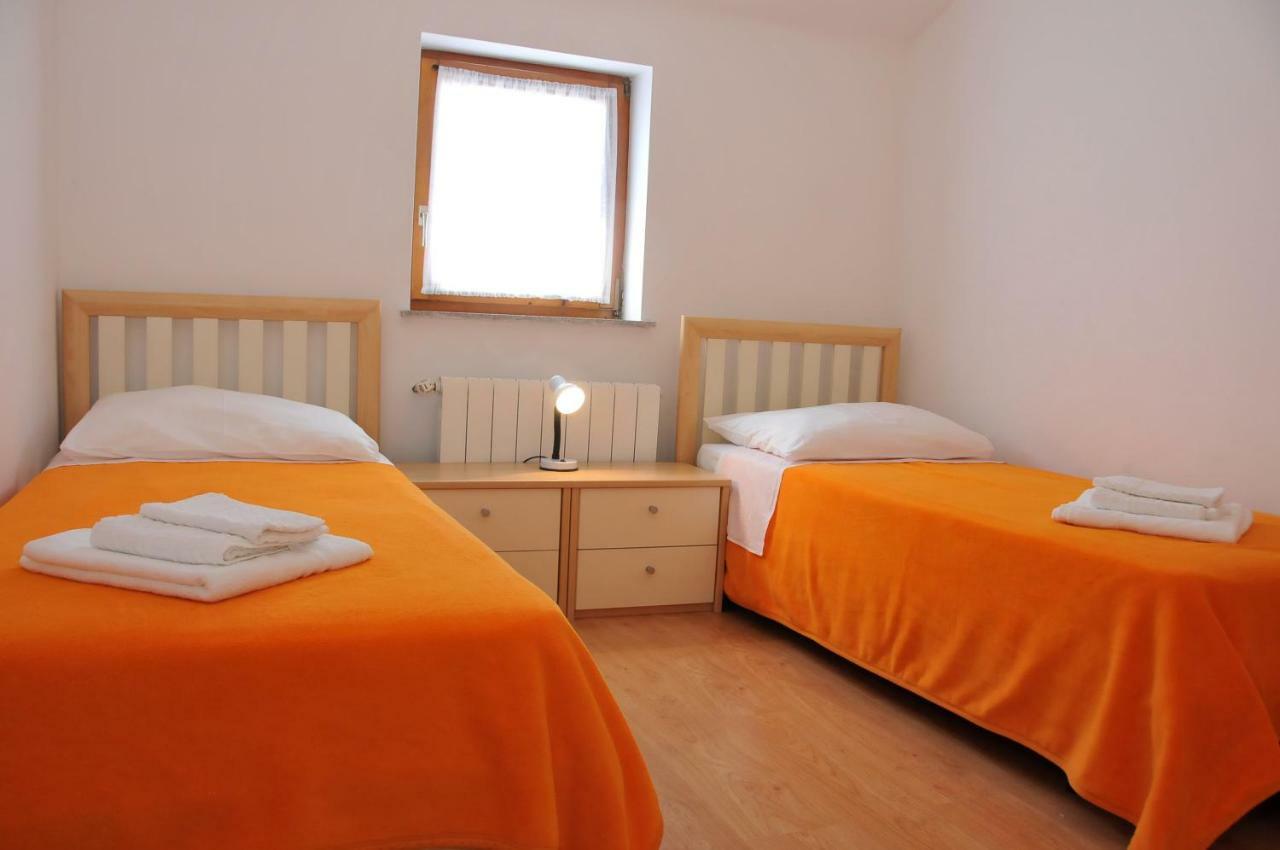 Apartments Toic Cres Luaran gambar